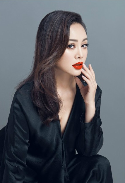 不相信人类的冒险者们好像要去拯救世界秋瑾