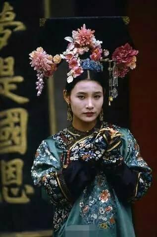 夏日天空的那匹红马郭布罗·婉容