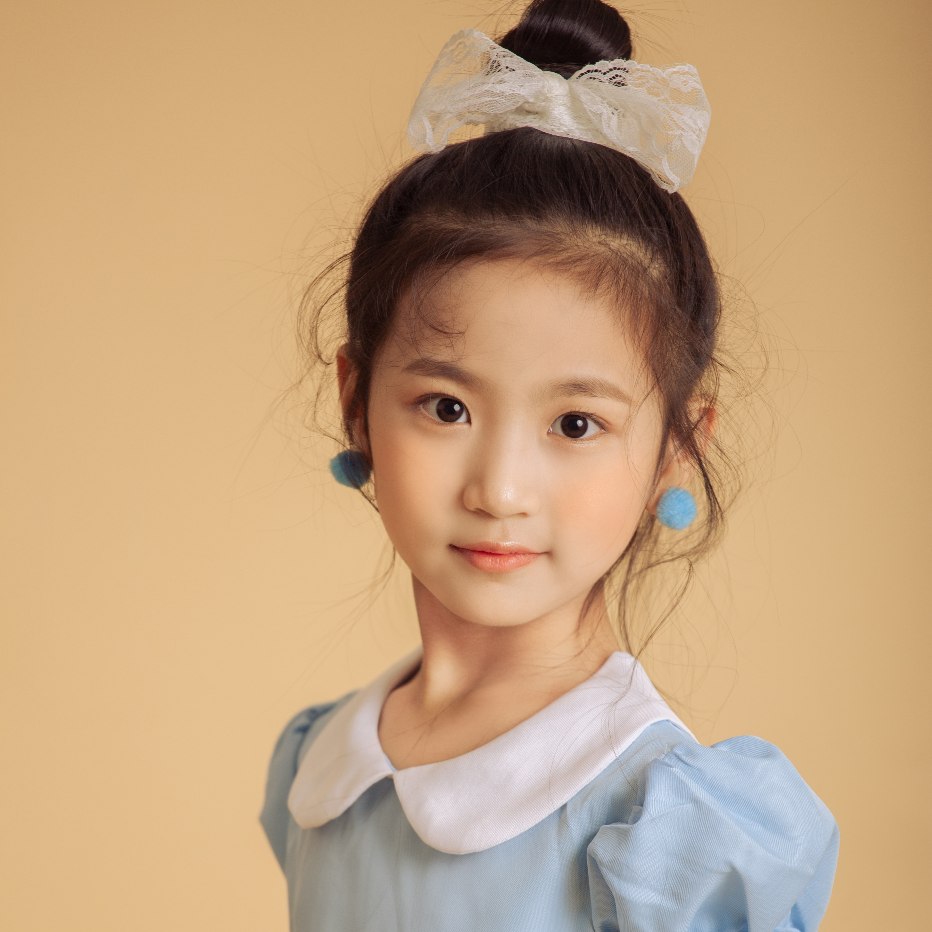 美国博仔开场小女孩